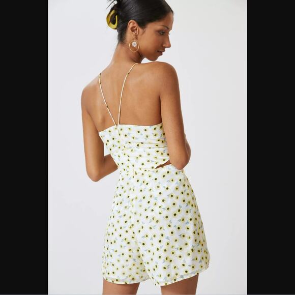 Anthropologie Hutch Ditsy Floral Seaside Romper - New - Size 6 - Picture 5 of 7